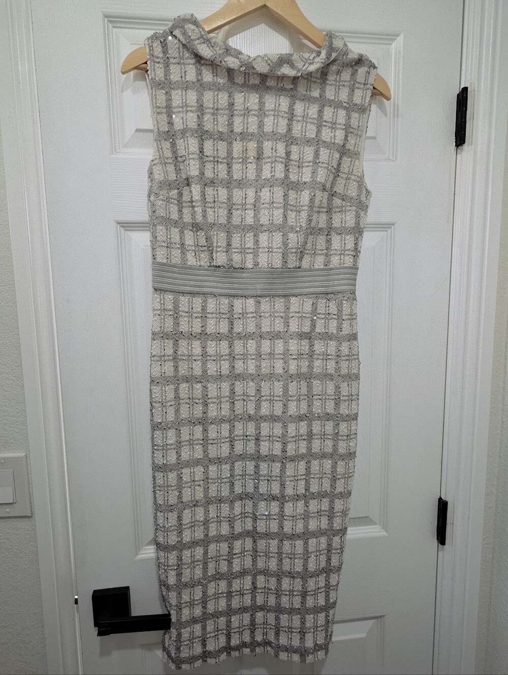 Eva Mendes Sleeveless Tweed Sheath Dress in Silver and White Cream, Size 6